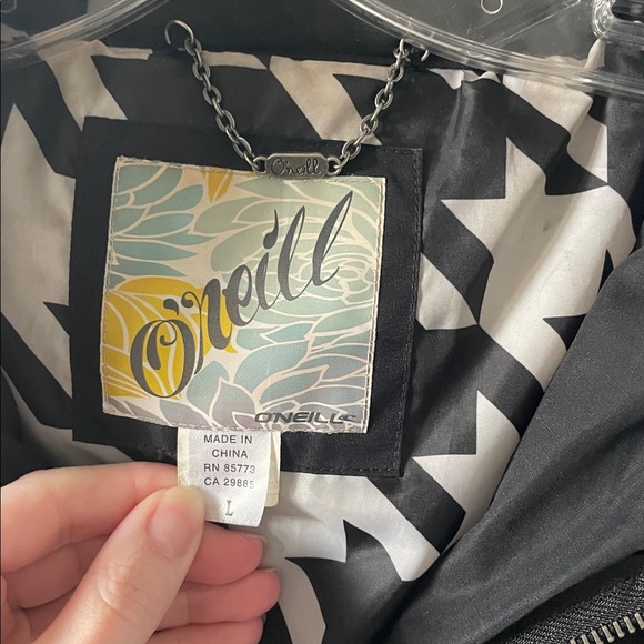 O'Neill Women’s Black Lightweight Puffer Jacket w/ Houndstooth Interior w/ Hood - Picture 2 of 10